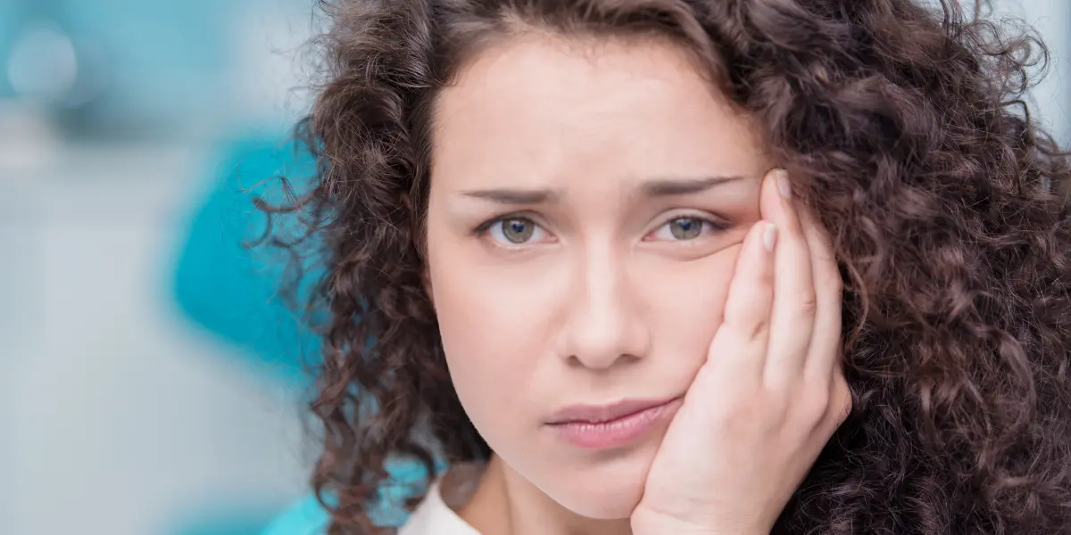 Como aliviar dor de dente furado? Descubra agora!