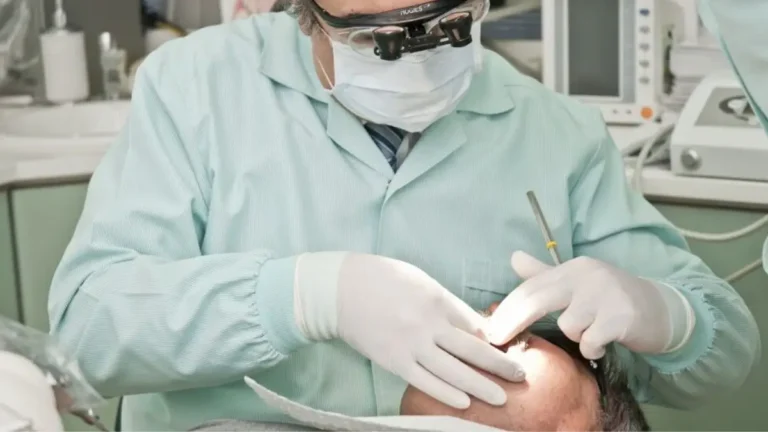 Como é feito canal no dente