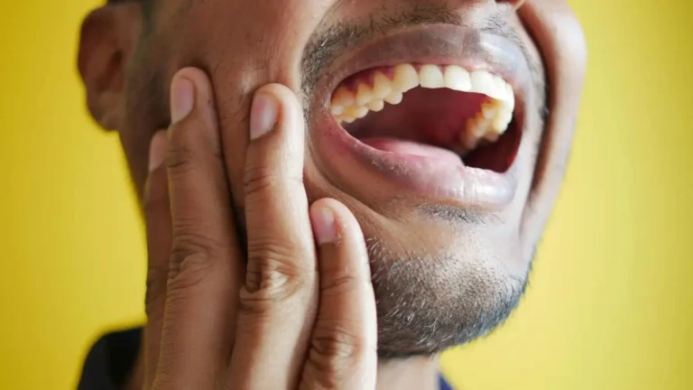 Sintomas de infecção no osso do dente