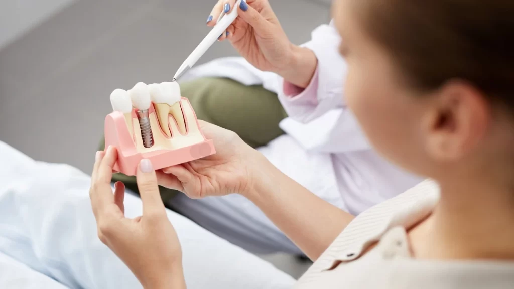 Quais as desvantagens do implante dentário